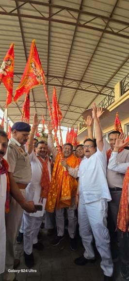 The procession of Vishwa Samrat Shri Balaji Maharaj was taken out with great pomp