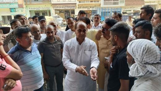 The MLA visited the market and gave instructions to make arrangements for gunny bags