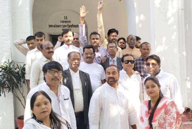 Congress appeared divided in two at the memorandum submission program