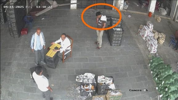 Bikaner News: Theft in vegetable market, thief ran away with 2.5 lakh kept in a bag, suspect caught in CCTV