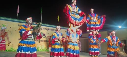 The artists' performance brought folk culture alive
