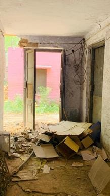 Students are forced to study in a dilapidated building due to lack of clean drinking water, poor toilets, etc.