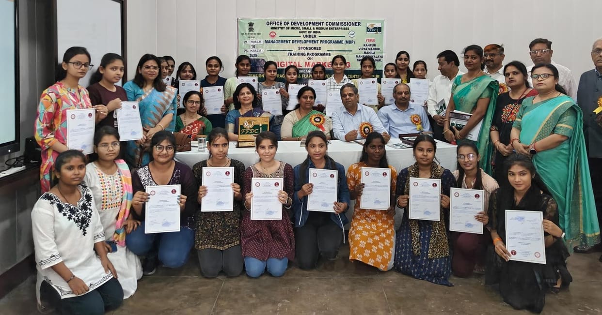 A certificate distribution ceremony was held at the end of the training on entrepreneurship and skill development at Kanpur Vidya Mandir Women's College