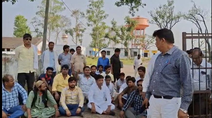 The team that went to measure the school returned after facing protest