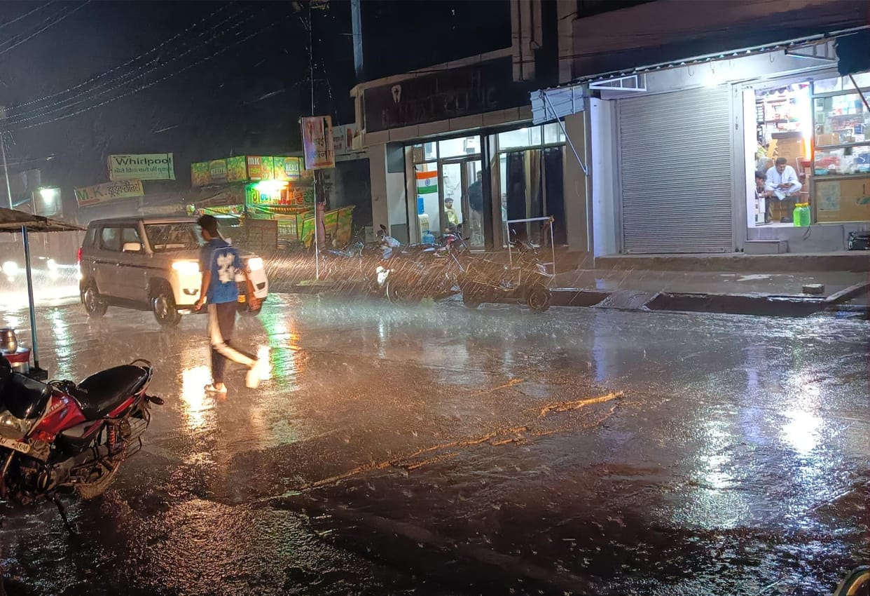 Warning: Advice to leave kutcha houses and pedestrians should not travel on two-wheelers