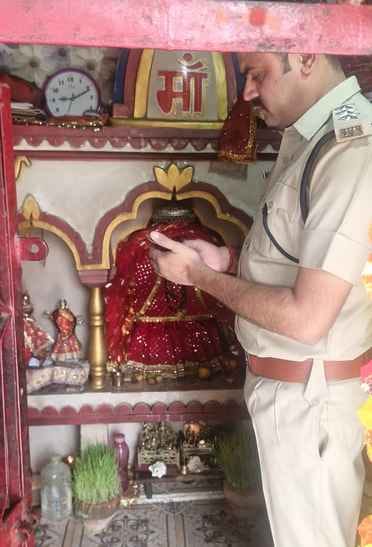 Damoh Theft worth lakhs in Mata temple thieves took away one kg silver umbrella and cash police investigation