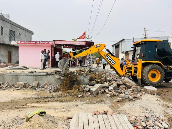 Bulldozer was run on the temple, there was a scuffle between the citizens and the police in Rania Bazaar