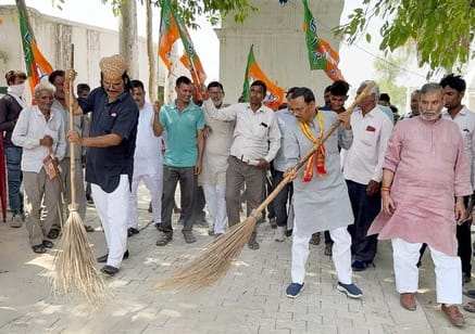 On completion of eight years, BJP workers launched cleanliness drive