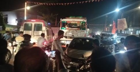 Ambulance stuck in traffic jam in Tamkuhiraj