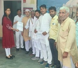 Congress workers demonstrated in the tehsil