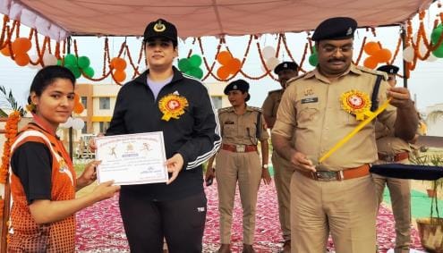 Agra winner in police athletics, Kasganj became runner-up