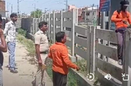 People will not be able to cross the DFC line at the railway crossing