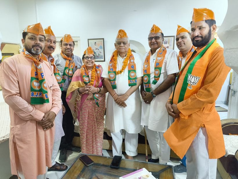 Democracy fighter Govind Bhardwaj was honored at his home