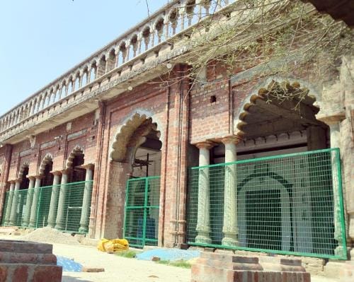 Claim that the dargah is on government land, Mutawalli said it is Waqf property