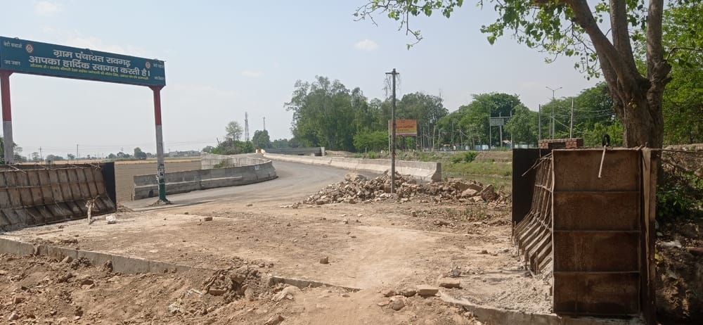 The bridge over the canal was constructed at a cost of two crores, the journey of the villagers of Raogarh became easier