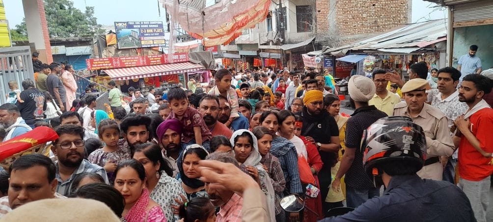 More than 20 thousand devotees offered prayers at Mata Chintpurni temple.