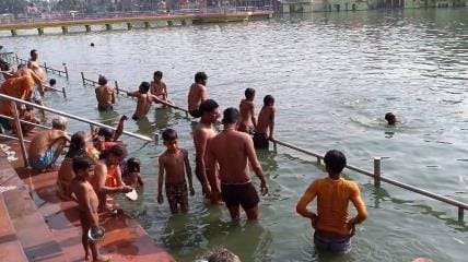 Devotees took a dip in the Ganga on Chaitra Purnima