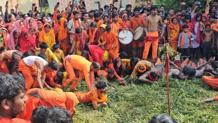 Showed faith in Bholenath by rolling on thorns