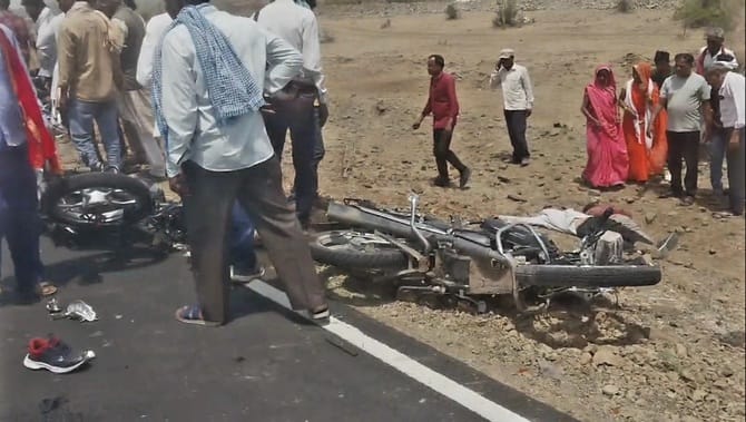दुर्घटनाग्रस्त बाइक।