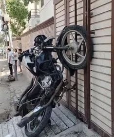 A young man was injured after being hit by a Scorpio, his bike got stuck in the gate of the house