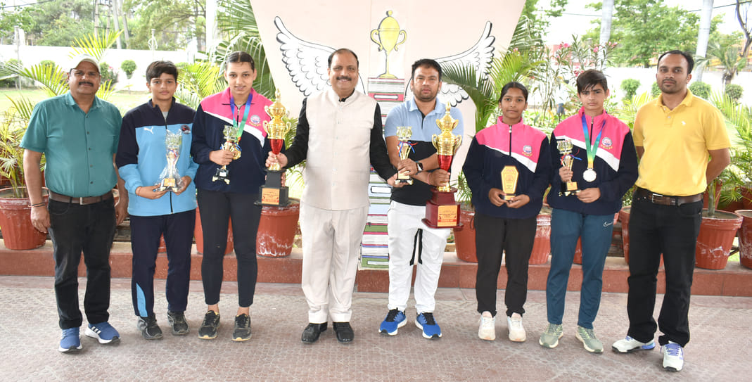 Ayesha and Riya won gold in Wushu League