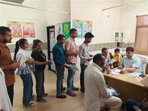 Medical check up of Amarnath pilgrims in OPD, devotees said- a separate panel of doctors should be formed