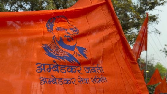 Bihar: Baba Saheb's picture was seen on the saffron flag in the procession of Ambedkar Jayanti in Bhojpur