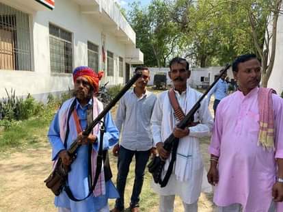 Morena Former Chambal dacoits met after five decades reunion ceremony organized Subbarao Jaura Gandhi Ashram