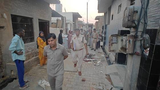 Three houses in Swamy Nagar were vandalized and stoned; police investigating