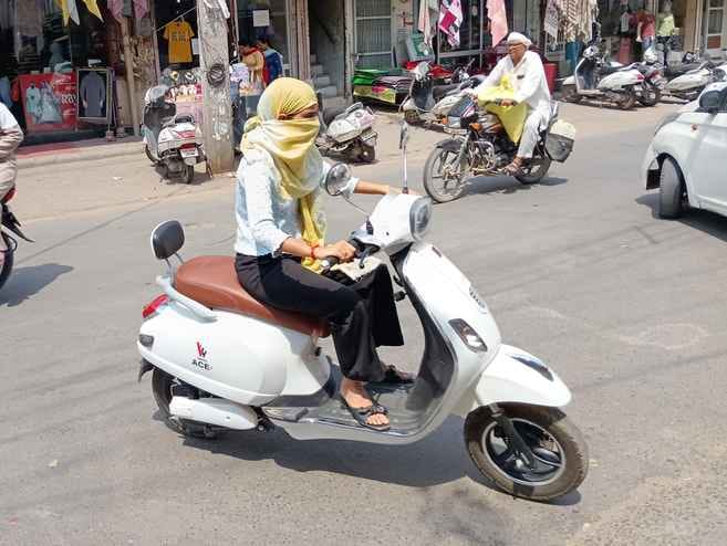 Heat started bothering again, maximum temperature reached 38 degree Celsius