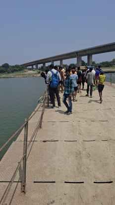 Bihar: wife jumped from the bridge into the Ganga river, SDRF is searching for her body