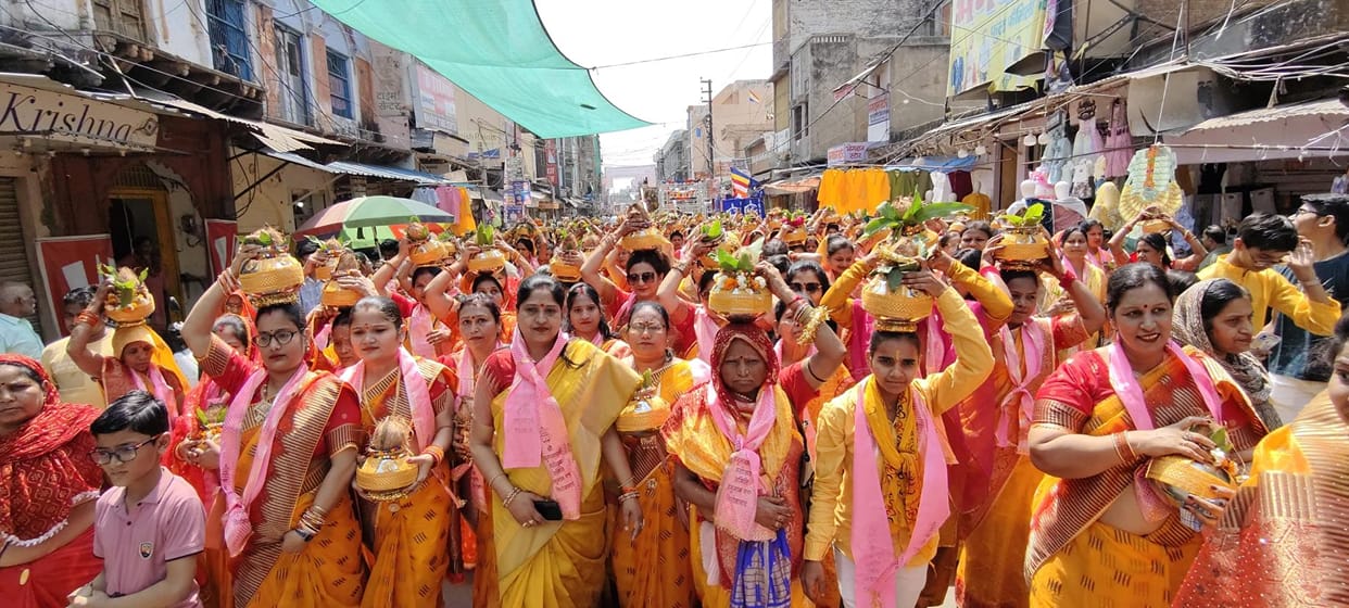 A grand Kalash Yatra was organized at the inauguration of Ram Katha