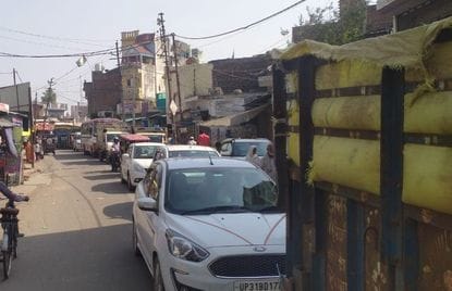 Lakhimpur-Sitapur highway closed, vehicles passing through Kheri town caused traffic jam