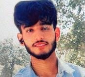 Friends of a young man who went to a fair on Hanuman Jayanti killed him by hitting him on the head with a brick