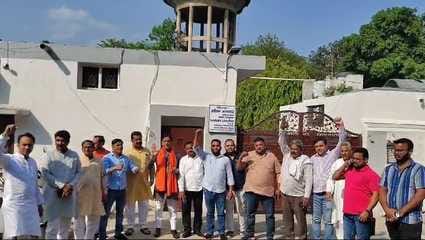 Mahapanchayat in favour of councillor, councillors created ruckus, employees again declared strike
