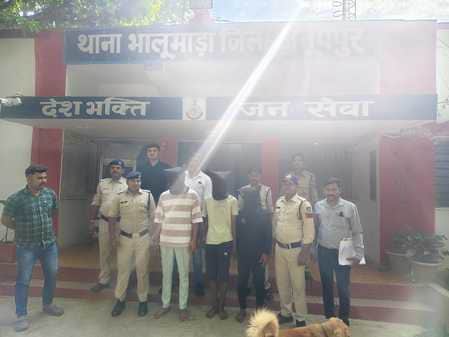 पुलिस की गिरफ्त में पकड़े गए चोरी के आरोपी