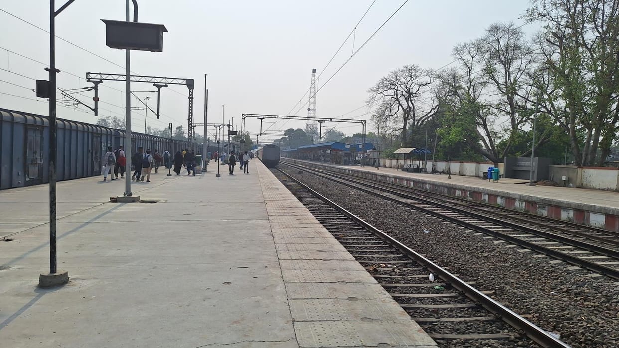 Train available from Lucknow-Gorakhpur