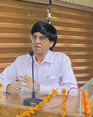 Writers and teachers should oppose wrong things: Prof. Vikas