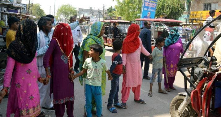Women blocked NH for drinking water at Dadri Gate