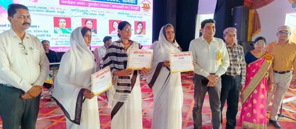 Asha Bahus doing better work were honored