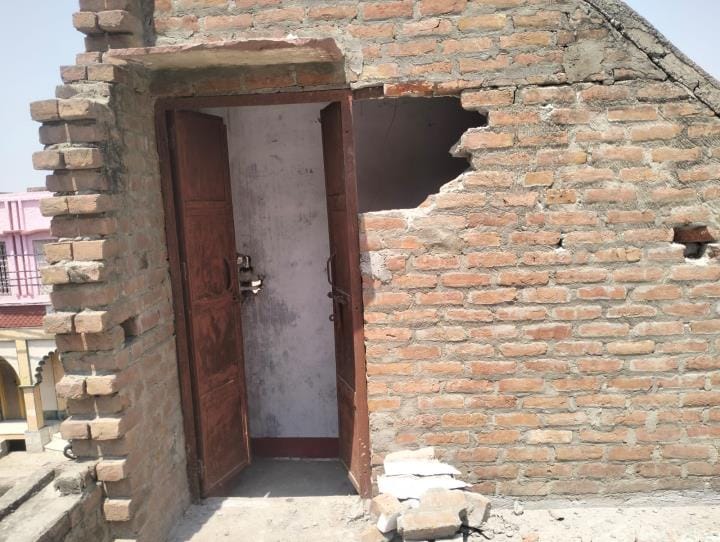 Thieves cut the wall and searched the post office but did not find any cash