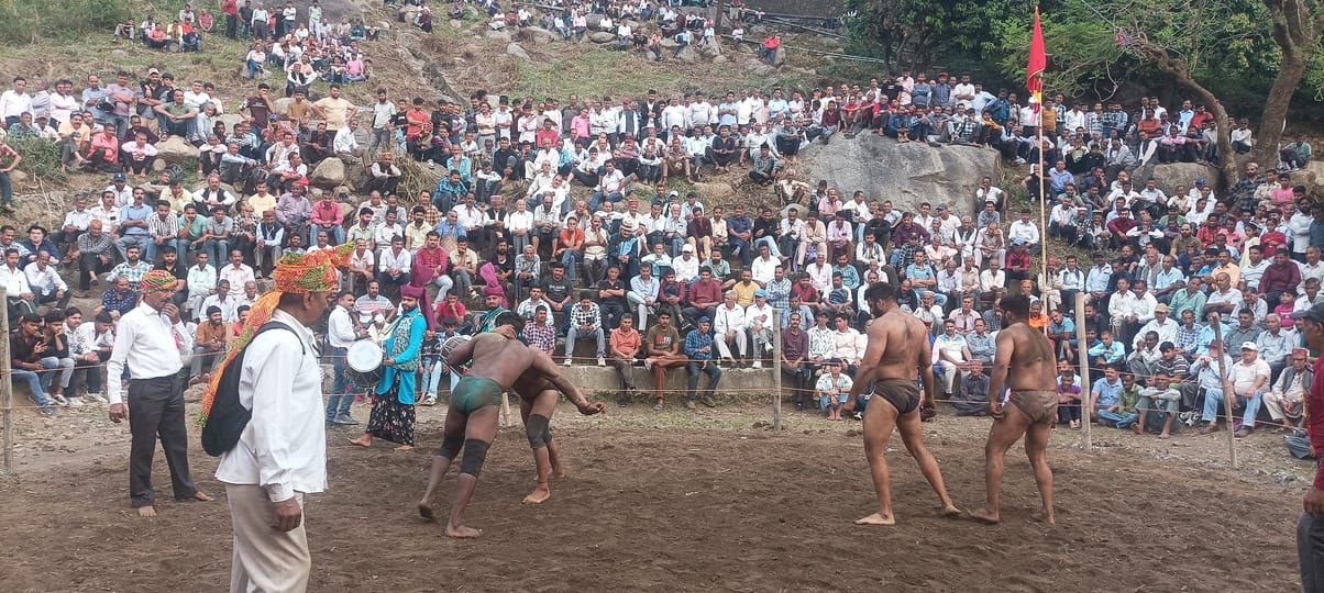 Kangra's Rajat won the Dhad Chhinj fair by defeating the Gopu of Jwalamukhi