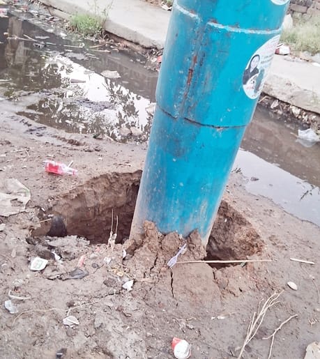 The pole of the advertisement board is becoming a danger for the drivers