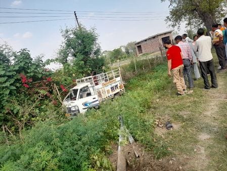 Tempo overturned after tyre burst, 12 year old girl died, eight injured