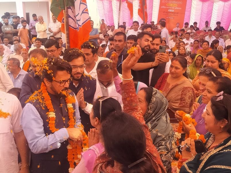 District presidents got angry over sloganeering in favour of their respective leaders