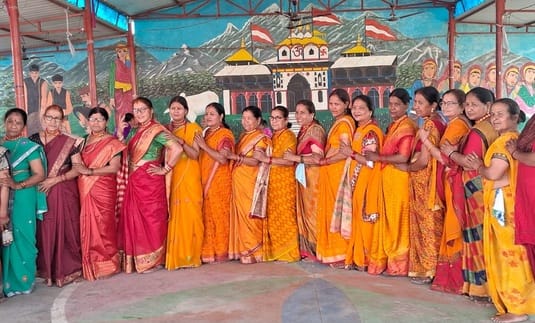 Women mesmerized people by dancing on Garhwali songs