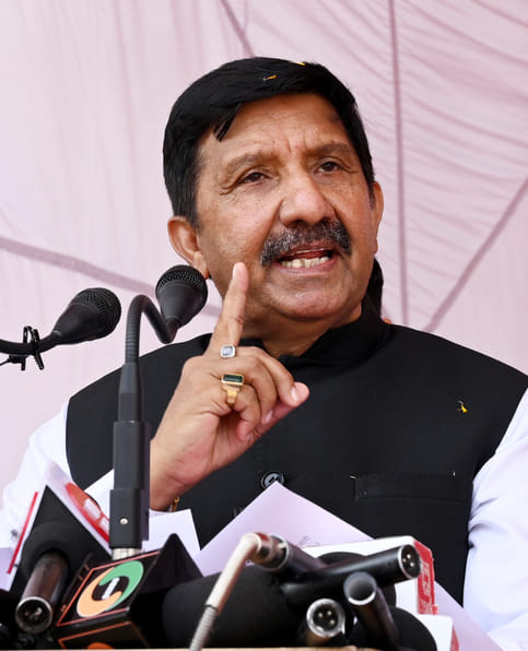 We are not getting enough help from the Centre, the loan should be waived off: Mukesh