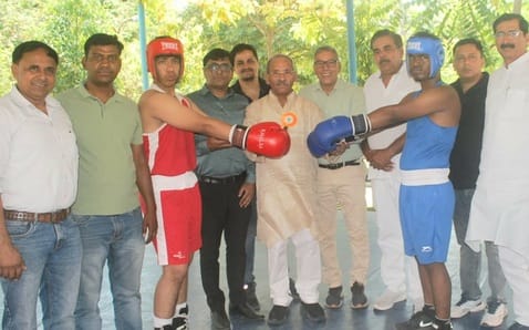 Danny of Meerut won the gold medal in state level boxing
