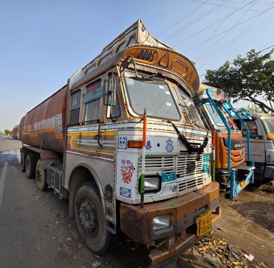 Two tankers filled with adulterated bitumen and their drivers were caught
