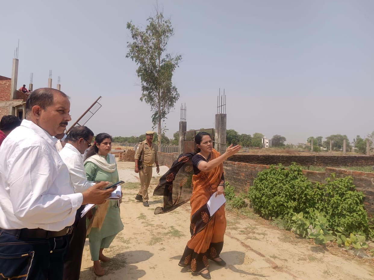 Divisional commissioner got angry when she saw illegal occupation of government land